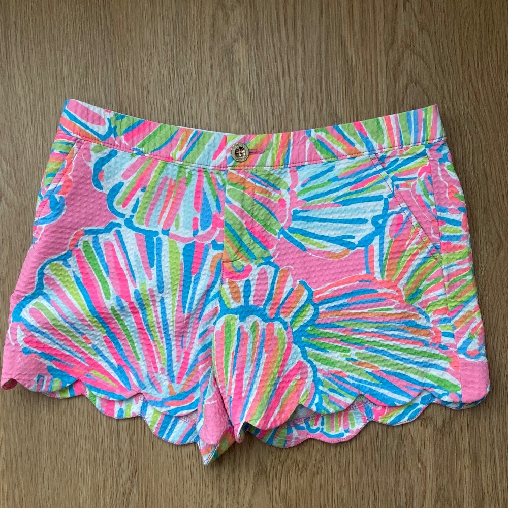 Lilly Pulitzer "Buttercup Shorts" Shell Pattern Size 8